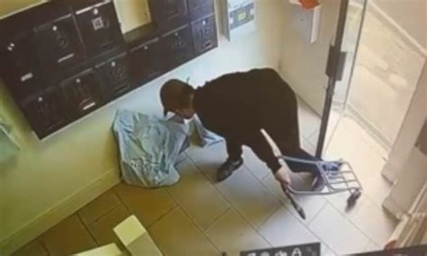 hermes stealing parcels|Hermes driver accused of stealing parcel 13 MINUTES after delivery.